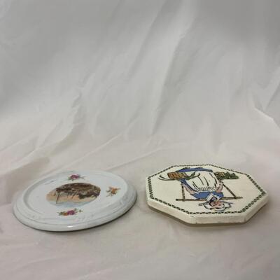 [144] VINTAGE | Two Dutch-Inspired Tea Trivets