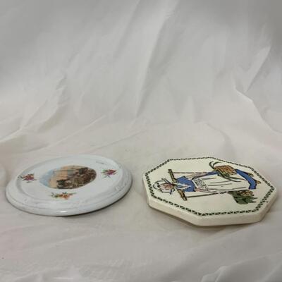 [144] VINTAGE | Two Dutch-Inspired Tea Trivets
