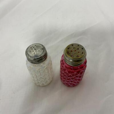 [147] VINTAGE | White and Cranberry Salt and Pepper Set | Open Lattice