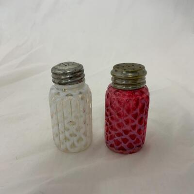 [147] VINTAGE | White and Cranberry Salt and Pepper Set | Open Lattice
