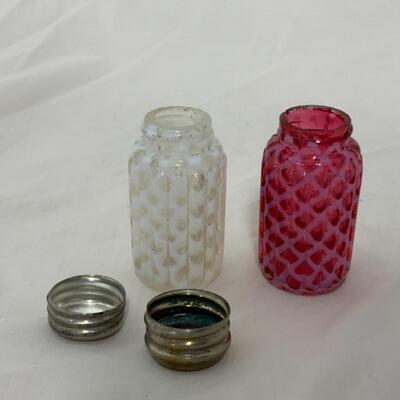[147] VINTAGE | White and Cranberry Salt and Pepper Set | Open Lattice