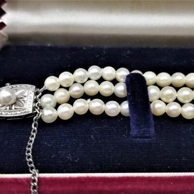 Lot #39  Vintage Cultured Pearl Bracelet in original box