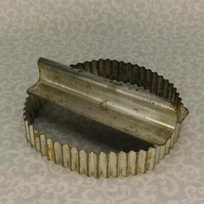 Vintage Biscuit Cutter Serrated, Crinkle Edge, Large Size