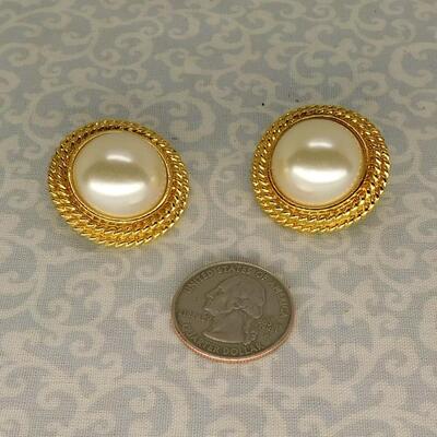 Vintage Round Faux Pearl with Gold Rope Design Around Clip On Earrings