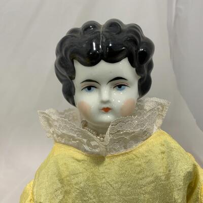 [166] VINTAGE | Black Haired Beauty | Ceramic Doll | Nice Construction