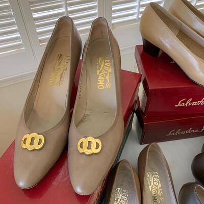 Lot 219  Vintage Salvatore Ferragamo Shoes 5 Pairs Made in Italy Size 9 AAA