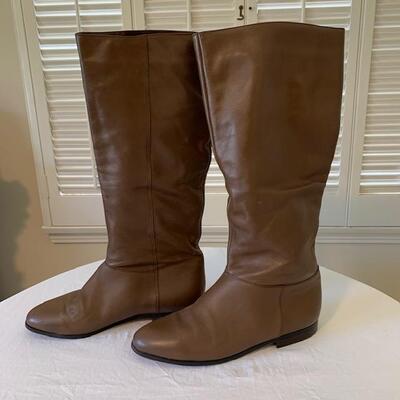 Lot 222  Ladies Vintage Salvatore Ferragamo Boots Size 9AAA