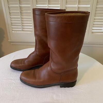 Lot 222  Ladies Vintage Salvatore Ferragamo Boots Size 9AAA