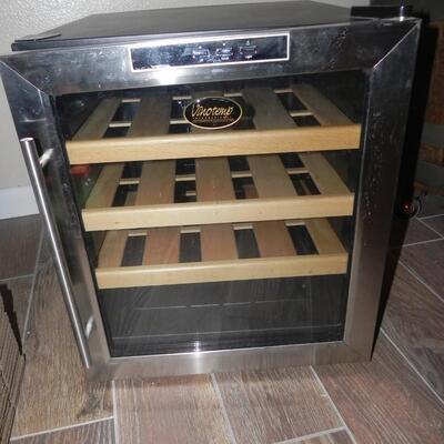 LOT 52 SMALL WINE FRIDGE