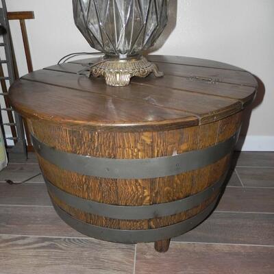 LOT 54 WOOD BARREL TABLE #2 & VINTAGE LAMP