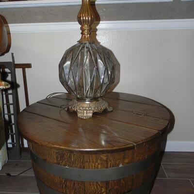 LOT 54 WOOD BARREL TABLE #2 & VINTAGE LAMP