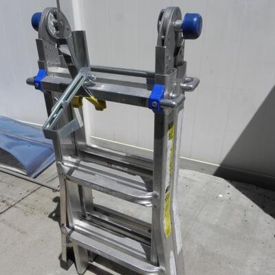 LOT 61 FOLDING LADDER