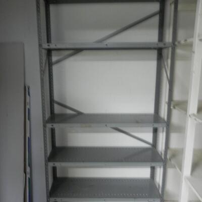 LOT 76 METAL SHELVING