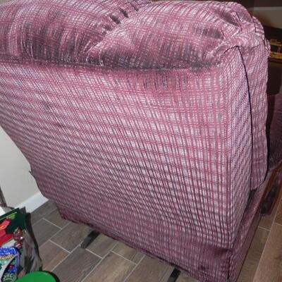 LOT 100 RECLINER