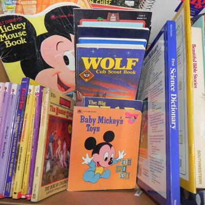 LOT 93 CHILDRENS BOOKS & KIDS WOOD CHAIR