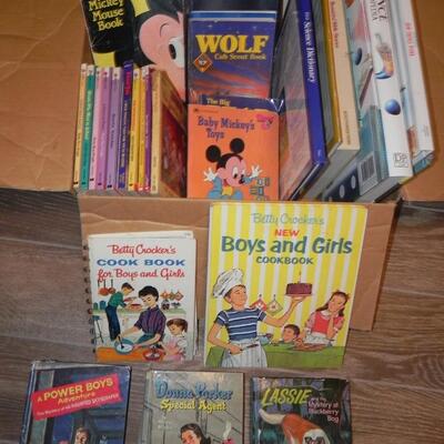 LOT 93 CHILDRENS BOOKS & KIDS WOOD CHAIR