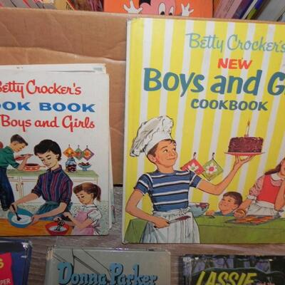 LOT 93 CHILDRENS BOOKS & KIDS WOOD CHAIR