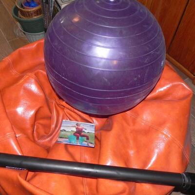 LOT 96 BEANBAG CHAIR & FITNESS
