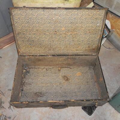LOT 109 3 TRUNKS
