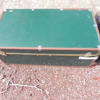 LOT 109 3 TRUNKS