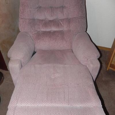 LOT 112 CLOTH RECLINER