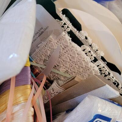 Lot 193: Sewing and Crafting Trimmings Lot