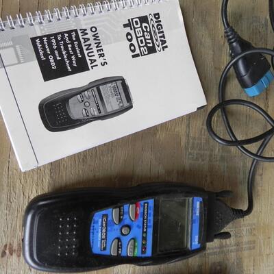 LOT 117 DIGITAL CAN TOOL & RADON DETECTOR 