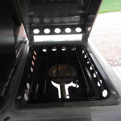 LOT 125 CHAR BROIL PROPANE GRILL