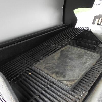 LOT 125 CHAR BROIL PROPANE GRILL