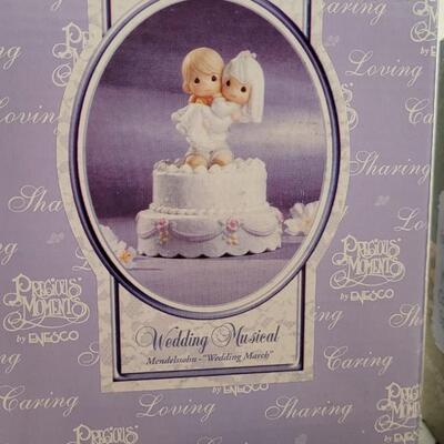 Lot 212: New PRECIOUS MOMENTS Collectibles + Disney Magnets 