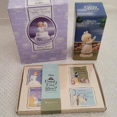 Lot 212: New PRECIOUS MOMENTS Collectibles + Disney Magnets 