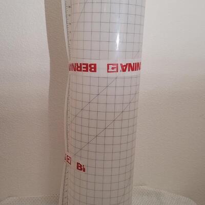 Lot 220: Large 1 Yard Measuring Cutting CRAFT/SEWING Mat