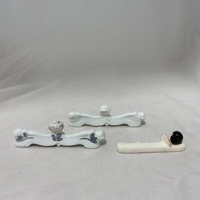 [181] VINTAGE | Three Ceramic Knife Rests | Roses | Clown