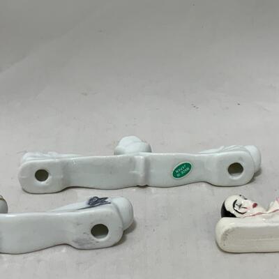 [181] VINTAGE | Three Ceramic Knife Rests | Roses | Clown