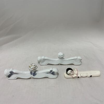 [181] VINTAGE | Three Ceramic Knife Rests | Roses | Clown