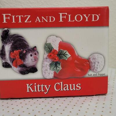 Lot 223: New FITZ AND FLOYD Kitty Claus Christmas Collectibles 