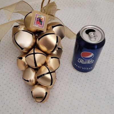 Lot 225: New LIGHTED MUSICAL CHRISTMAS TREE + Bell Accent 