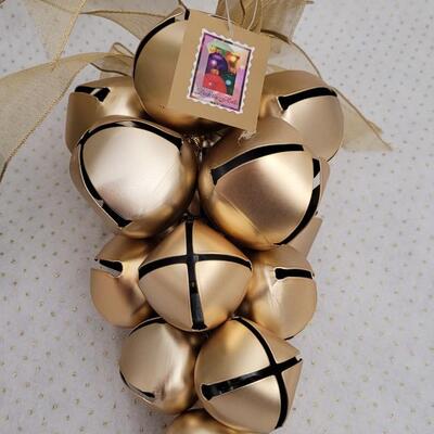 Lot 225: New LIGHTED MUSICAL CHRISTMAS TREE + Bell Accent 