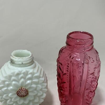[184] ANTIQUE | Mis-Matched Salt and Pepper Shakers | Flower | Cranberry