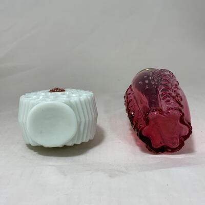[184] ANTIQUE | Mis-Matched Salt and Pepper Shakers | Flower | Cranberry