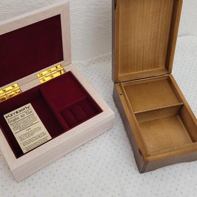 Lot 232: (3) Assorted Trinket Boxes 