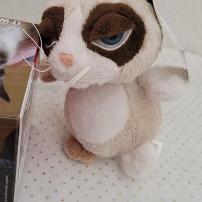 Lot 241: Assorted NEW GRUMPY CAT Collectibles 