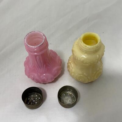 [193] ANTIQUE | 1890s | Clover Leaf Pink Shaker | Swirl Yellow Shaker | Cased Glass