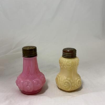 [193] ANTIQUE | 1890s | Clover Leaf Pink Shaker | Swirl Yellow Shaker | Cased Glass