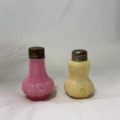 [193] ANTIQUE | 1890s | Clover Leaf Pink Shaker | Swirl Yellow Shaker | Cased Glass