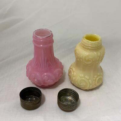 [193] ANTIQUE | 1890s | Clover Leaf Pink Shaker | Swirl Yellow Shaker | Cased Glass