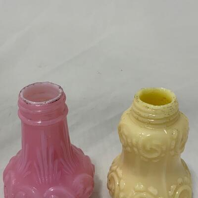 [193] ANTIQUE | 1890s | Clover Leaf Pink Shaker | Swirl Yellow Shaker | Cased Glass