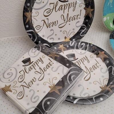 Lot 248: New Assortment of HAPPY NEW YEAR Disposable Plates & Napkins