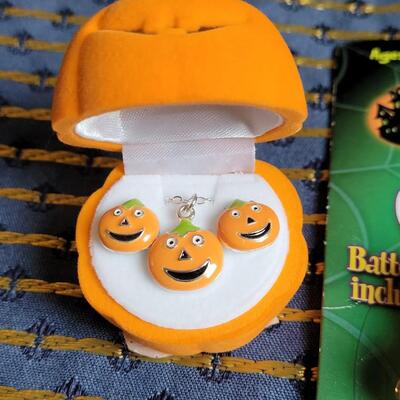 Lot 251: Pumpkin Earrings and Necklace & Costume Reflector