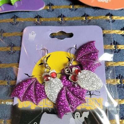 Lot 253: Halloween Earrings Lot